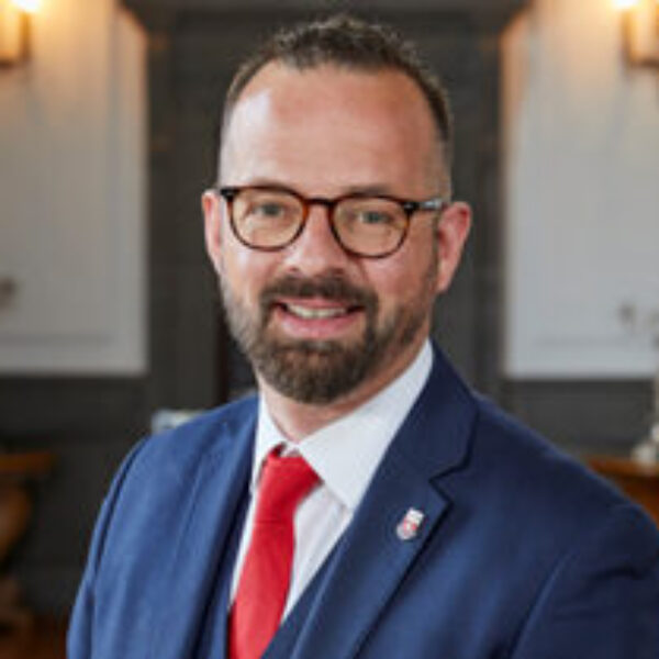 Portrait of Councillor Mike Denness